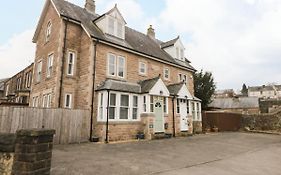 1 Knowleston House